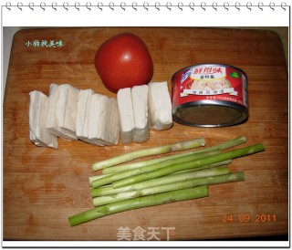 金枪鱼豆腐汤的做法步骤：1