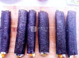金枪鱼紫菜包饭的做法步骤：5