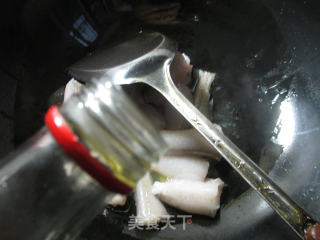 蟹味菇煮虾潺 的做法步骤：3
