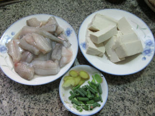 豆腐煮虾潺的做法步骤：1