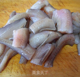 葱香龙头鱼的做法步骤：2
