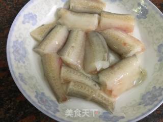 豆腐鱼酸菜汤的做法步骤：2