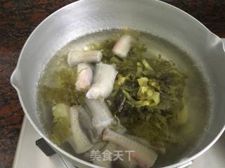 豆腐鱼酸菜汤的做法步骤：3