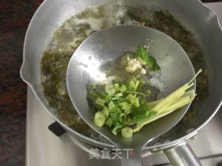 豆腐鱼酸菜汤的做法步骤：4