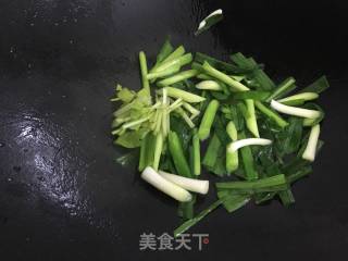 蒜苗焖豆腐鱼的做法步骤：4