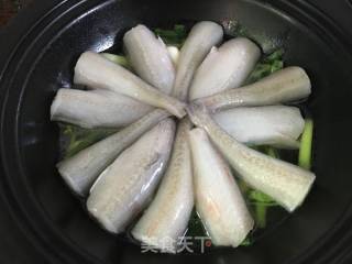 蒜苗焖豆腐鱼的做法步骤：6