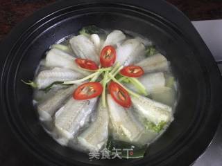 蒜苗焖豆腐鱼的做法步骤：8