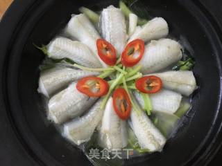 蒜苗焖豆腐鱼的做法步骤：9