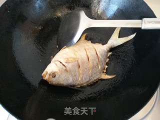 辣烧金鲳鱼的做法步骤：3