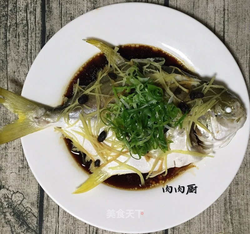 传统粤菜之清蒸金鲳鱼#肉肉厨的做法