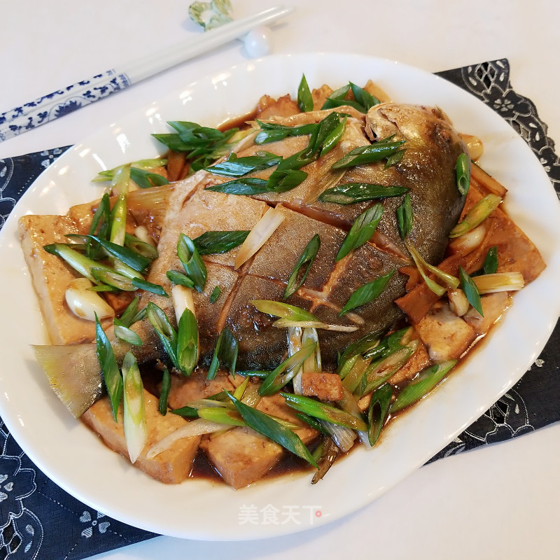 豆腐烧金鲳鱼的做法