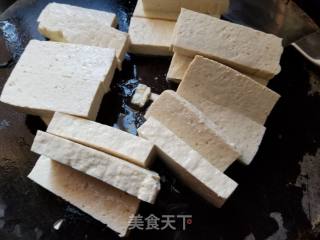 豆腐烧金鲳鱼的做法步骤：2