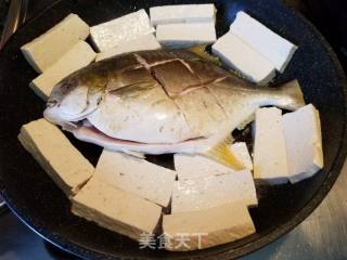 豆腐烧金鲳鱼的做法步骤：5