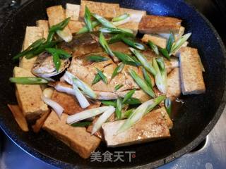 豆腐烧金鲳鱼的做法步骤：8