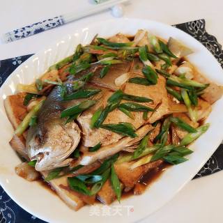 豆腐烧金鲳鱼的做法步骤：10