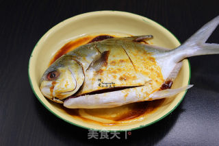 剁椒蒸金鲳鱼的做法步骤：3