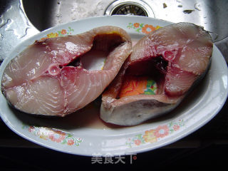 舌尖上的中国之香煎马鲛鱼的做法步骤：1