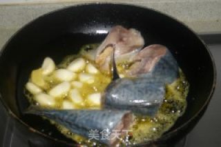 豆瓣酱烧马鲛鱼的做法步骤：4