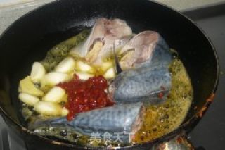 豆瓣酱烧马鲛鱼的做法步骤：5
