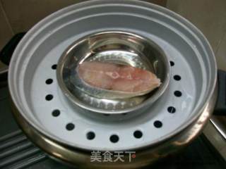 宝宝吃得香@@又一道快手菜~~沙茶酱蒸马鲛鱼的做法步骤：3