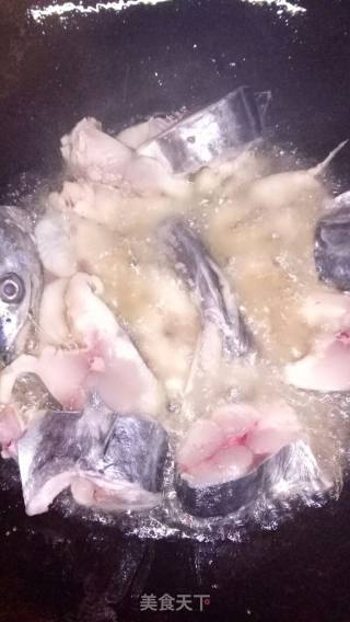 【上海】咸菜马鲛鱼的做法步骤：2