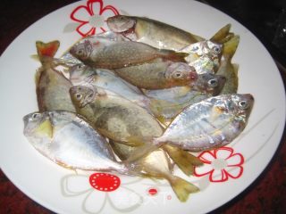 【粤菜】芥菜海鱼汤的做法步骤：1