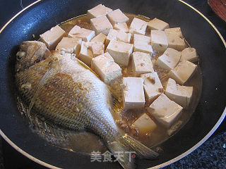 煎海鱼焖豆腐的做法步骤：5