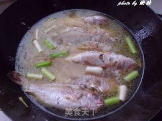 茼蒿煮海鱼的做法步骤：6