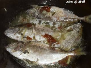 酸梅煮海鱼的做法步骤：6