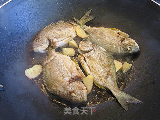 南瓜海鱼汤的做法步骤：2