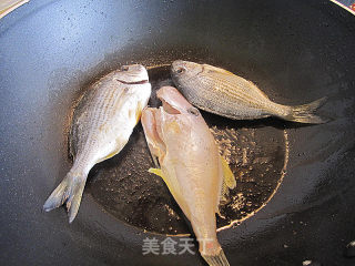 杂蔬鱼汤的做法步骤：1