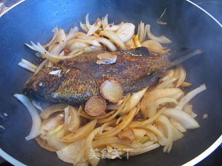 红烧洋葱海鱼的做法步骤：6