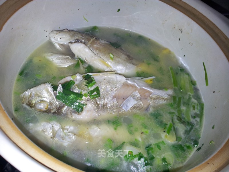 砂锅煮海鱼汁的做法