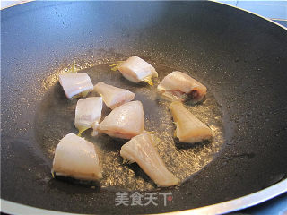 XO酱海鲜烩豆腐的做法步骤：1