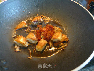XO酱海鲜烩豆腐的做法步骤：3