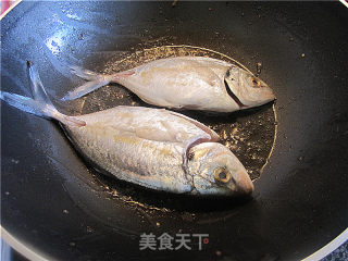 黄豆酱煎海鱼的做法步骤：2