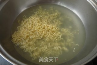 【广东】泡面蟹肉蛋羹的做法步骤：2