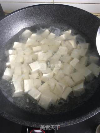 蟹肉烩豆腐的做法步骤：2