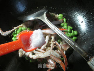 毛豆炒螃蟹的做法步骤：10