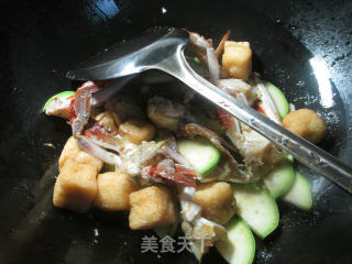 小油豆腐西葫芦煮螃蟹的做法步骤：5