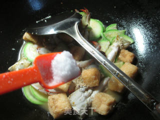 小油豆腐西葫芦煮螃蟹的做法步骤：7