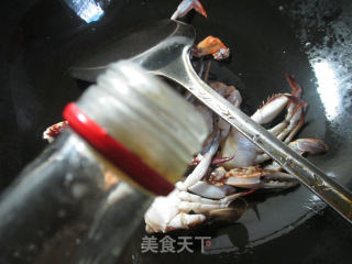 平菇炒螃蟹的做法步骤：3