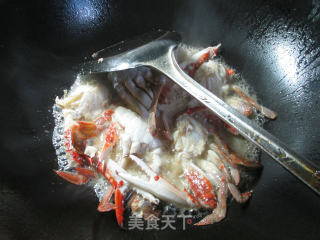 平菇炒螃蟹的做法步骤：5