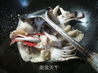 平菇炒螃蟹的做法步骤：6