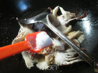 平菇炒螃蟹的做法步骤：8