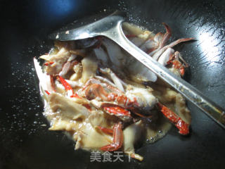平菇炒螃蟹的做法步骤：9