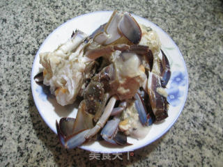 油豆腐金针菇煮螃蟹的做法步骤：2