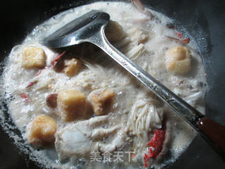 油豆腐金针菇煮螃蟹的做法步骤：5