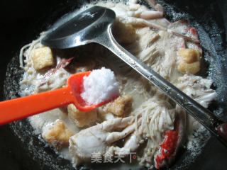油豆腐金针菇煮螃蟹的做法步骤：7