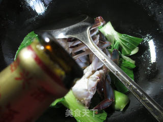 青菜螃蟹煮年糕 的做法步骤：4